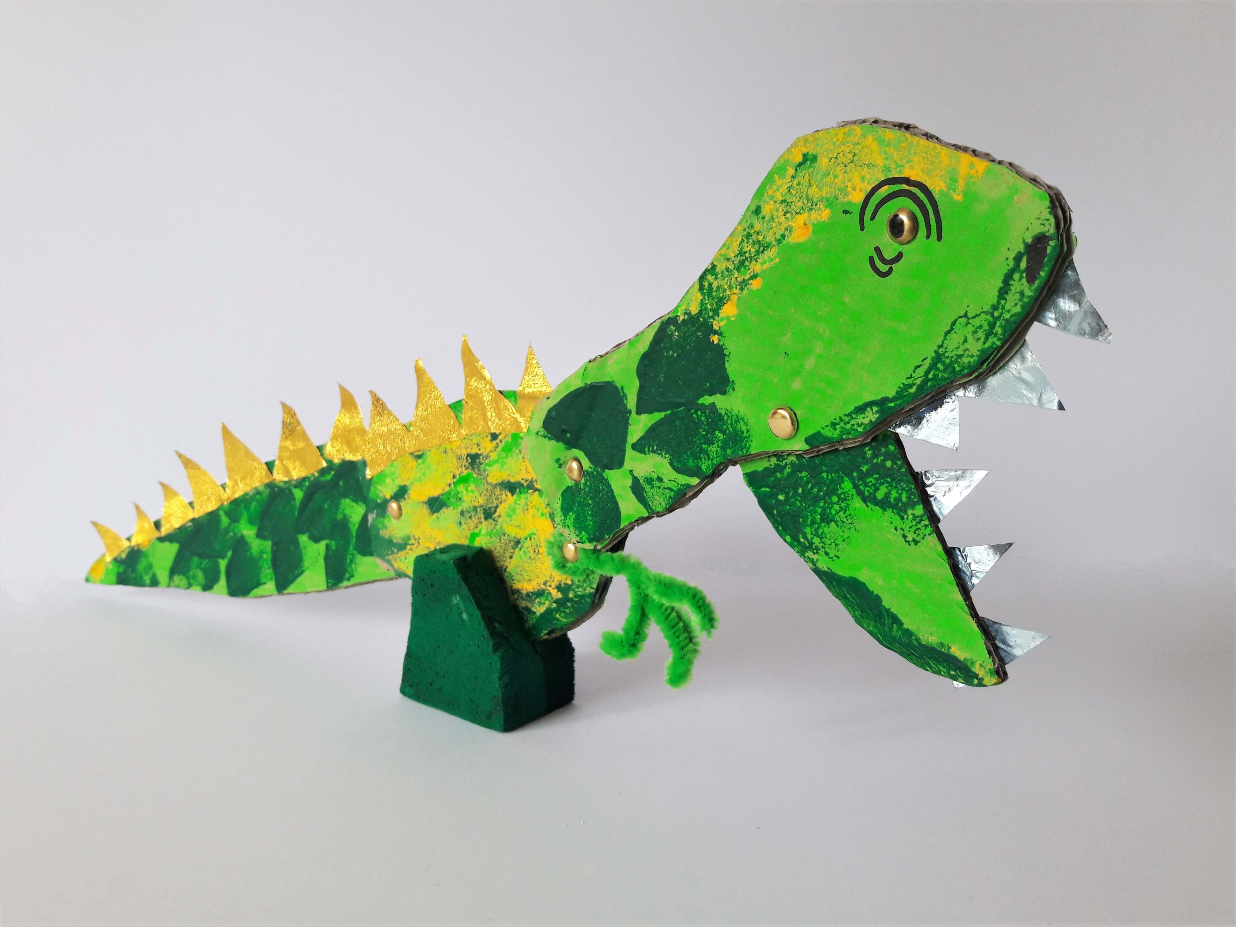 Ongekend Dinosaurus knutselen met karton en recyclagemateriaal IU-22